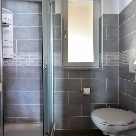 Sara فيلة لوتْسوراي