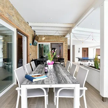 Sara لوتْسوراي